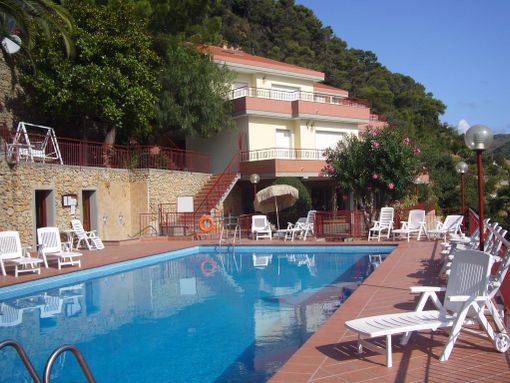 La vacanza in famiglia in riviera è al Residence Green Park, sulle colline di Ventimiglia