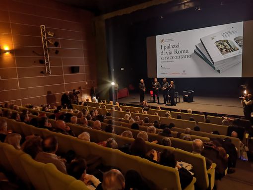 Sala gremita per la presentazione dell’opera “I palazzi di via Roma si raccontano” Sala gremita per la presentazione dell’opera “I palazzi di via Roma si raccontano”
