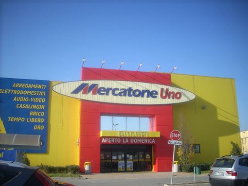 Genola: rischio chiusura anche per il Mercatone Uno