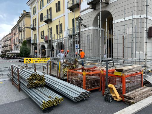 Al via l'allestimento dell'Illuminata a Cuneo, per un'edizione all'insegna degli anni Settanta Al via l'allestimento dell'Illuminata a Cuneo, per un'edizione all'insegna degli anni Settanta