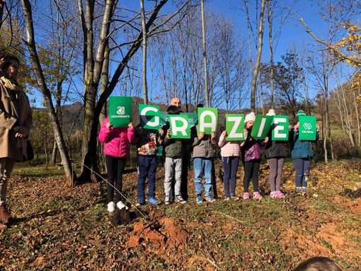 Gli alunni dell'istituto comprensivo di Caraglio al Bioparco per la Festa dell'Albero