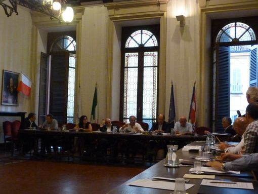 Il Consiglio comunale albese del 30 agosto (© targatocn.it)