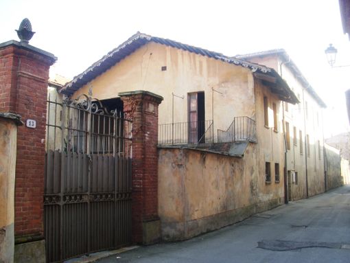 La casa di via Marconi 13, assegnata al Comune di Revello dopo essere stata confiscata alla criminalità organizzata