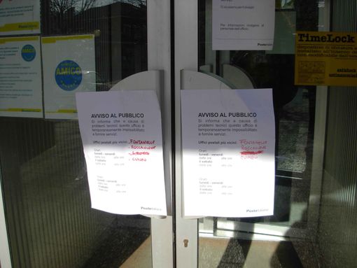 Il cartello affisso all'ingresso dell'ufficio postale di Borgo San Dalmazzo Il cartello affisso all'ingresso dell'ufficio postale di Borgo San Dalmazzo