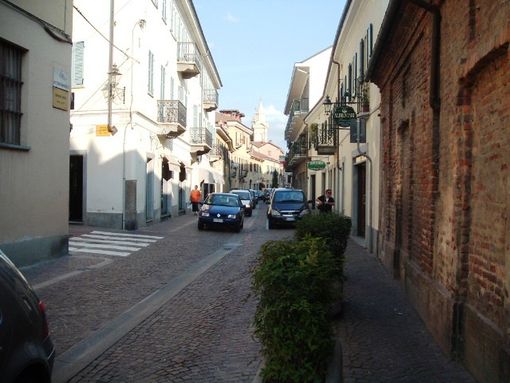 Contromano in centro a Bra: automobilista multato dalla polizia municipale