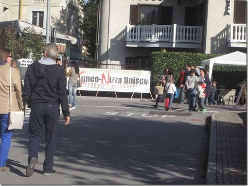 Il Comitato Ferrovie Locali per la Cuneo-Nizza alla Sagra del Marrone di Roccavione Il Comitato Ferrovie Locali per la Cuneo-Nizza alla Sagra del Marrone di Roccavione