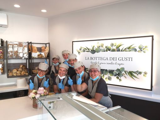 Lo staff del nuovo punto vendita de "La Bottega dei Gusti"