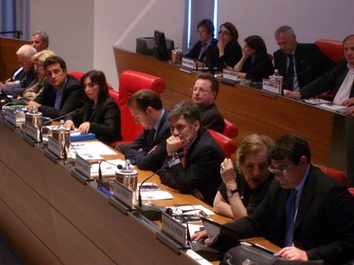 Un momento durante un consiglio provinciale