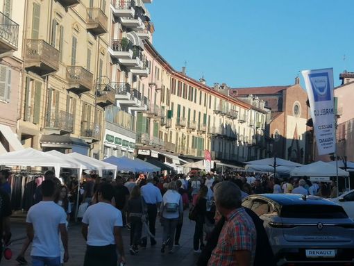 Una edizione di Negozi in strada a Saluzzo Una edizione di Negozi in strada a Saluzzo