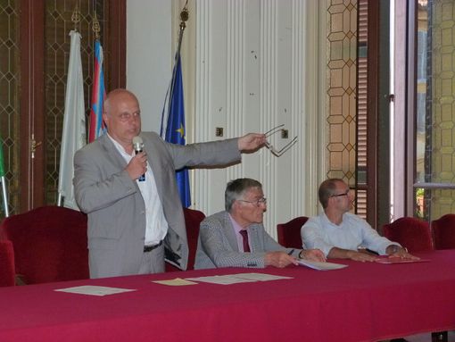 Al tavolo dei relatori da sinistra: il sindaco Maurizio Marello, l'assessore allo Sport Olindo Cervella, il capo progetto Fabrizio Martino (foto Gisella Divino)