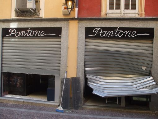 Gioielleria Pantone di Mondovì "visitata e ripulita" dai ladri nella notte