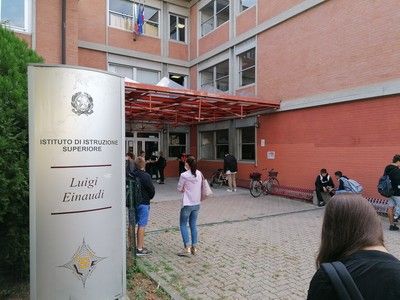 Un caso positivo al Covid-19 anche tra gli studenti dell’Einaudi di Alba