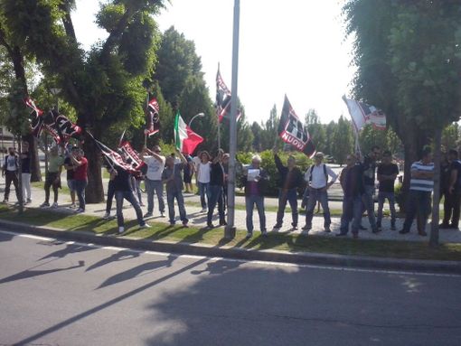 Alba, presidio di Forza Nuova contro l'immigrazione business e contro il degrado che ha ormai colpito tutto il territorio