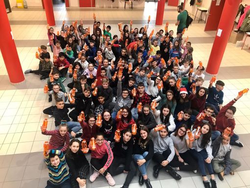 Borracce agli studenti della scuola media di Cinzano: al via le iniziative per la settimana della sostenibilità