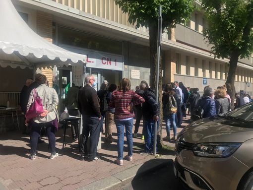 Code, assembramenti ed esasperazione al Centro prelievi di via Carlo Boggio a Cuneo