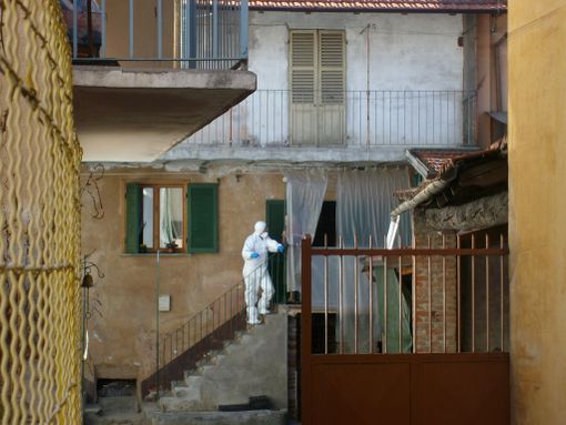 I rilievi dei Carabinieri dopo l'omicidio