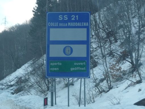 Nevica: obbligo di catene a bordo sulla strada statale 21 “Della Maddalena”