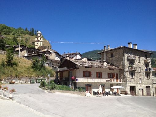 A spasso col dinosauro della Gardetta a Canosio