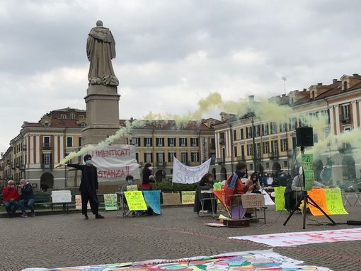 Flash mob degli studenti domani a Cuneo per dire: "Presenti... a settembre" Flash mob degli studenti domani a Cuneo per dire: "Presenti... a settembre"