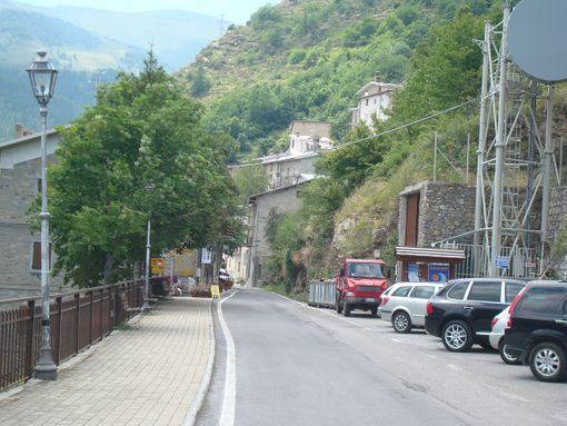 La strada nel punto in cui passa per Briga