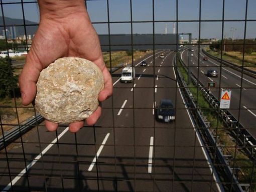 Strade provinciali: divieto di fermata in prossimità delle rampe cavalcavia di attraversamento autostradale