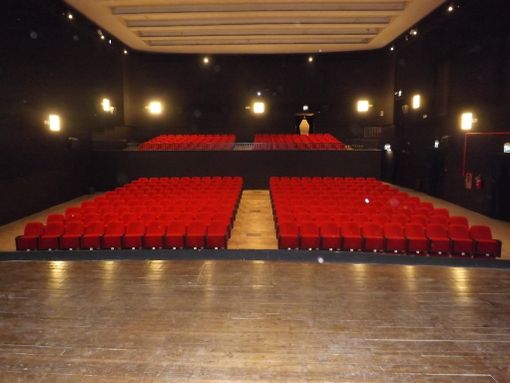 La sala del Cineteatro Lux di Busca