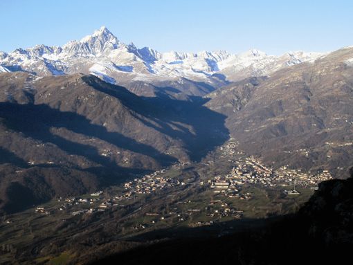 E' qui che la Valle Po comincia ad aprirsi ad imbuto verso la pianura saluzzese