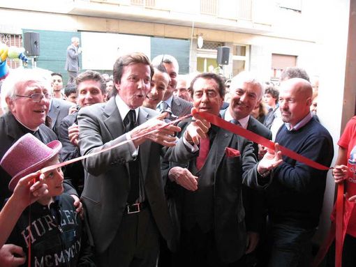 Carrellata di immagini sull'inaugurazione, partendo da quella che ritrae il Mago Silvan al taglio del nastro (copyright targatocn)