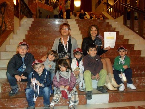 Piccolissimi ed insegnati della Scuola dell'Infanzia "Ilaria Alpi" di Saluzzo Piccolissimi ed insegnati della Scuola dell'Infanzia "Ilaria Alpi" di Saluzzo