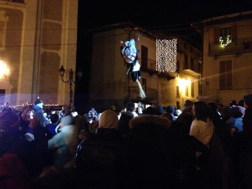 L'arrivo della befana volante a Frabosa Soprana