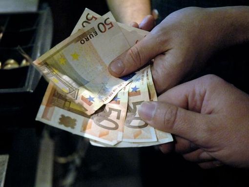 I carabinieri hanno recuperato il denaro consegnato alla truffatrice