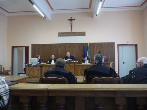 Rumeno a processo per tentata estorsione e minacce. Vittima un ragazzo che gli doveva del denaro