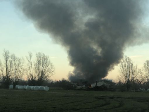 Mondovì: a fuoco una cascina di strada dei Bertoni Mondovì: a fuoco una cascina di strada dei Bertoni