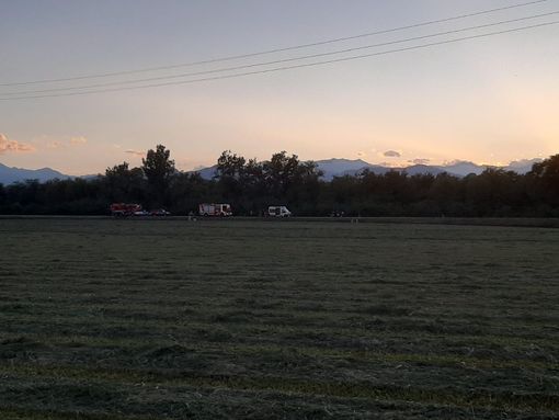 Grave incidente sulla Bovesana, scontro tra un auto e un camion: muore donna di 28 anni