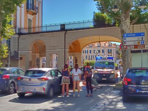 Immediati i soccorsi prestati all'uomo (foto di Fabrizio Dao) Immediati i soccorsi prestati all'uomo (foto di Fabrizio Dao)