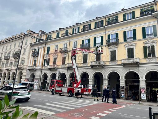 Infissi pericolanti in corso Nizza a Cuneo: intervento dei vigili del fuoco Infissi pericolanti in corso Nizza a Cuneo: intervento dei vigili del fuoco