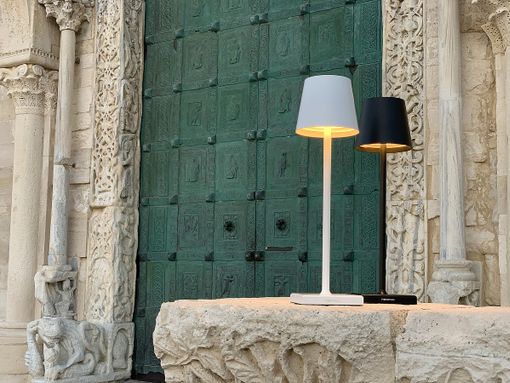 Bella, pratica e “Stilosa”: ecco la nuova “lampada da cena” per la casa e il ristorante Bella, pratica e “Stilosa”: ecco la nuova “lampada da cena” per la casa e il ristorante