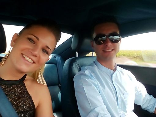 Anche nel giorno del loro matrimonio gli sposini Nicola e Giulia leggono TargatoCn...e tu?