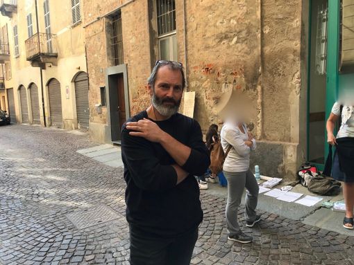 Una lettera ai suoi studenti per spiegare perché è contro il green pass: la protesta pacifica del prof dei Geometri di Cuneo [VIDEO]