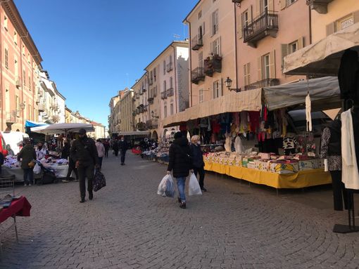 Meno gente al mercato, in tutta la Granda un crollo di affluenza del 30 per cento Meno gente al mercato, in tutta la Granda un crollo di affluenza del 30 per cento