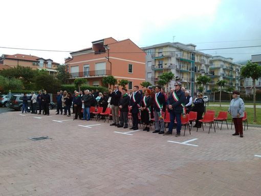 Pietra Ligure, inaugurata piazza Madre Carla De Noni. Il sindaco Valeriani: "È la mia conclusione, ne sono orgoglioso" (FOTO e VIDEO)