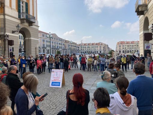 “Noi stiamo con Mimmo Lucano”: in 200 a Cuneo a protestare contro la sentenza di condanna “Noi stiamo con Mimmo Lucano”: in 200 a Cuneo a protestare contro la sentenza di condanna