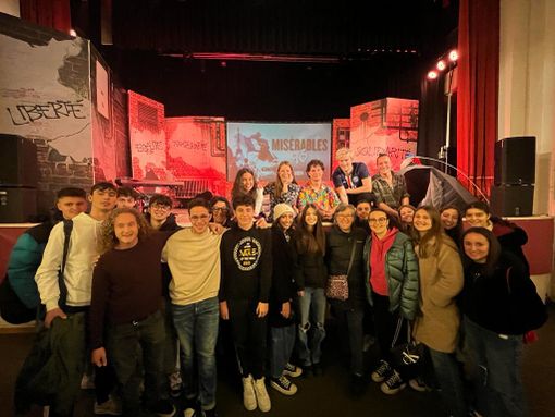 Studenti del Denina Pellico Rivoira al toselli di Cuneo per lo spettacolo Mirables 93 Studenti del Denina Pellico Rivoira al toselli di Cuneo per lo spettacolo Mirables 93