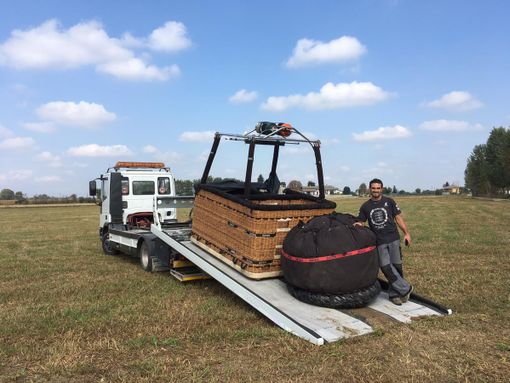 Ritrovata nei pressi di Cuneo la mongolfiera rubata a Bene Vagienna Ritrovata nei pressi di Cuneo la mongolfiera rubata a Bene Vagienna