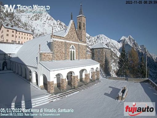 La neve accarezza il Santuario di Sant'Anna di Vinadio