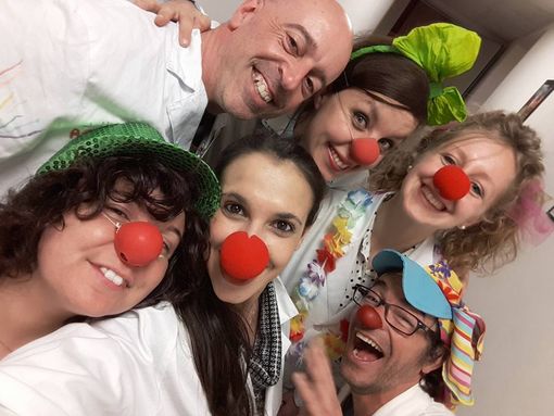 Un aiuto concreto e tanti sorrisi per i Nodocomix, gruppo di clownterapia di Savigliano