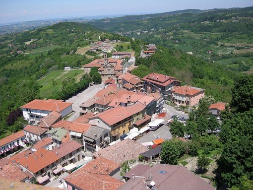 A Murazzano ritorna la tradizionale cena itinerante per le vie del borgo