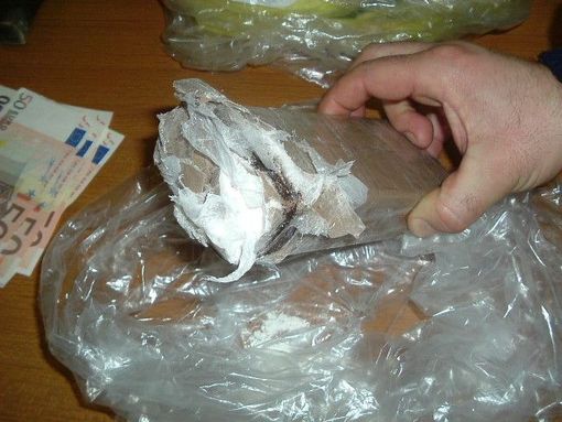 Cocaina e marijuana sono state rinvenute dagli uomini della Questura Cocaina e marijuana sono state rinvenute dagli uomini della Questura