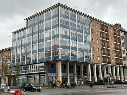 Il palazzo ex UBI di piazza Europa a Cuneo Il palazzo ex UBI di piazza Europa a Cuneo