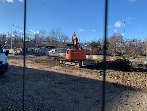 L'area di fronte a Cascina Vecchia interessata dai lavori per il parcheggio